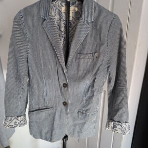 Elegant Women's Striped Blazer with Floral Lining